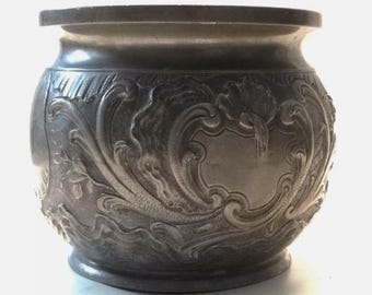 cache pot ancien en étain