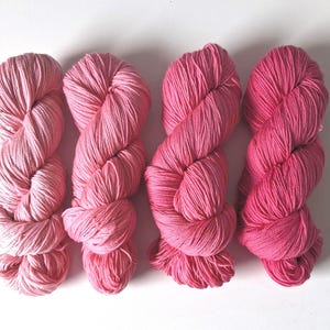 Hand Dyed Merino Yarn Gradient Set, Pink Ombre Yarn, 4 Skeins Yarn Set, Knitting Yarn for Shawl Sweater, Wool Yarn Fade Set