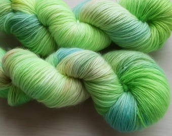 Hand Dyed Alpaca Yarn – Spring Meadow – Soft Green Gradient – 100% Alpaca – 50g 160m
