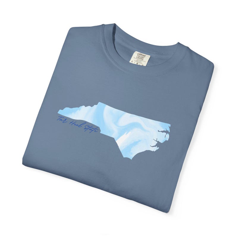 Camiseta del estado de Tar Heel: Camiseta unisex con orgullo de Carolina del Norte, teñida en prenda, con colores cómodos imagen 3