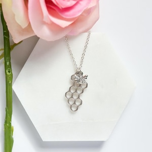 Silver bee and honeycomb necklace with 925 sterling silver chain, silver jewelry, dainty bee necklace, bee necklace, gift
