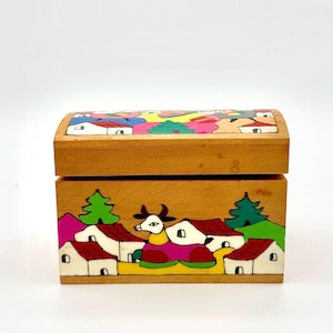 Vintage Folk Art Trinket Box: Hand Painted Wood Keepsake, La Palma El Salvador