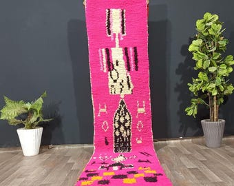 PINK RUNNER vloerkleed, hoogpolig Marokkaans vloerkleed, Beni Ourain-wollen gangloper, handgemaakt berbertapijt, eigentijds en op maat gemaakt entreetapijt.