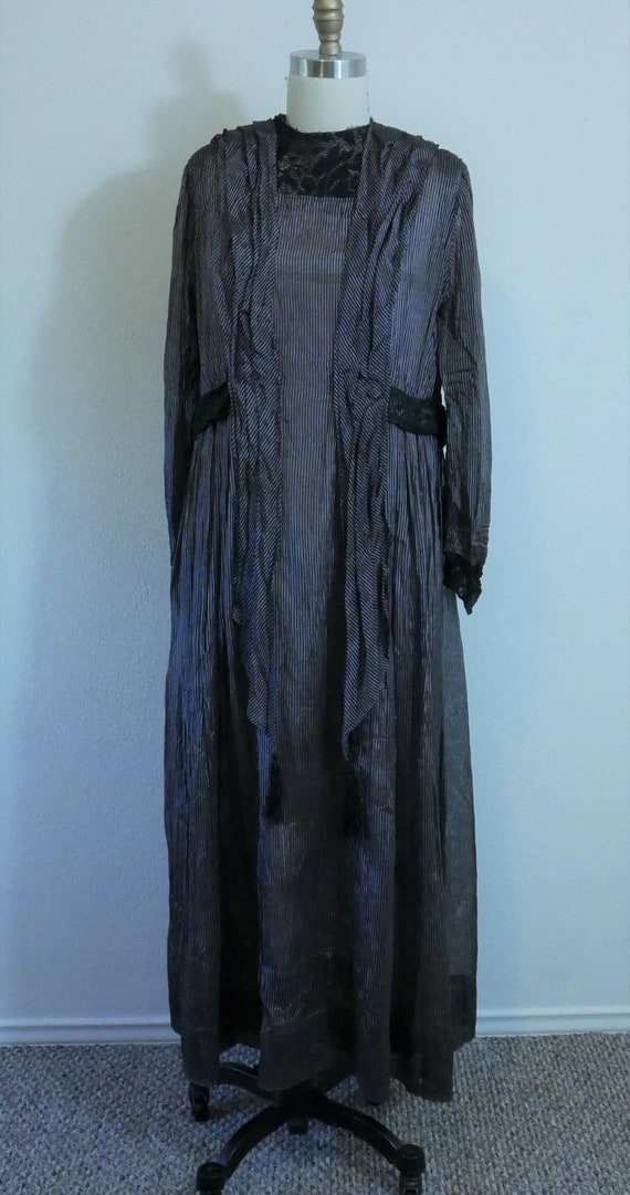 1910s-20s black and purple dress
