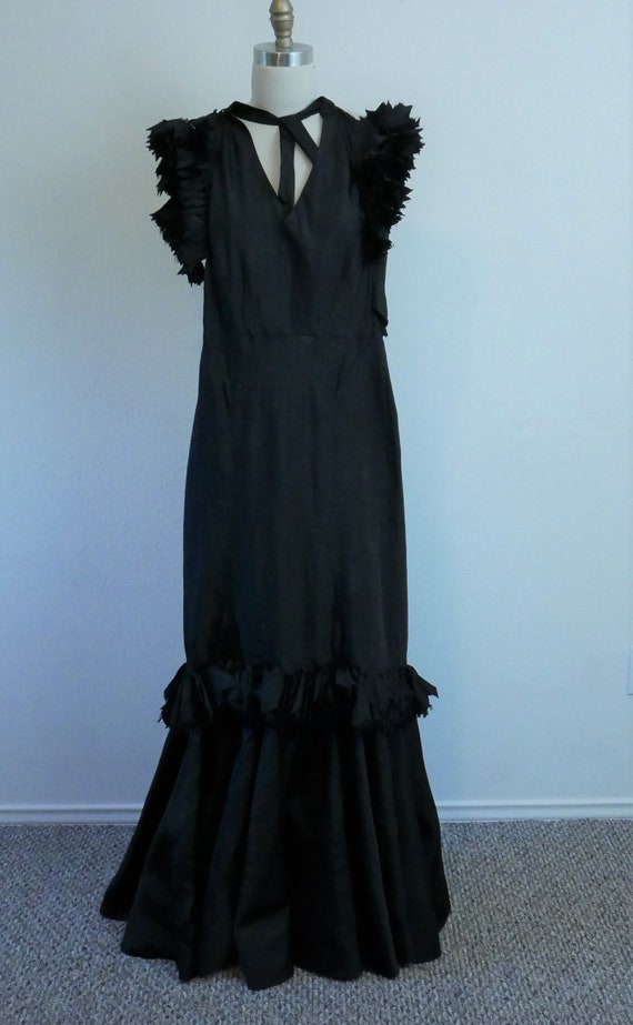 Wounded bird! 1930s-40s black evening gown