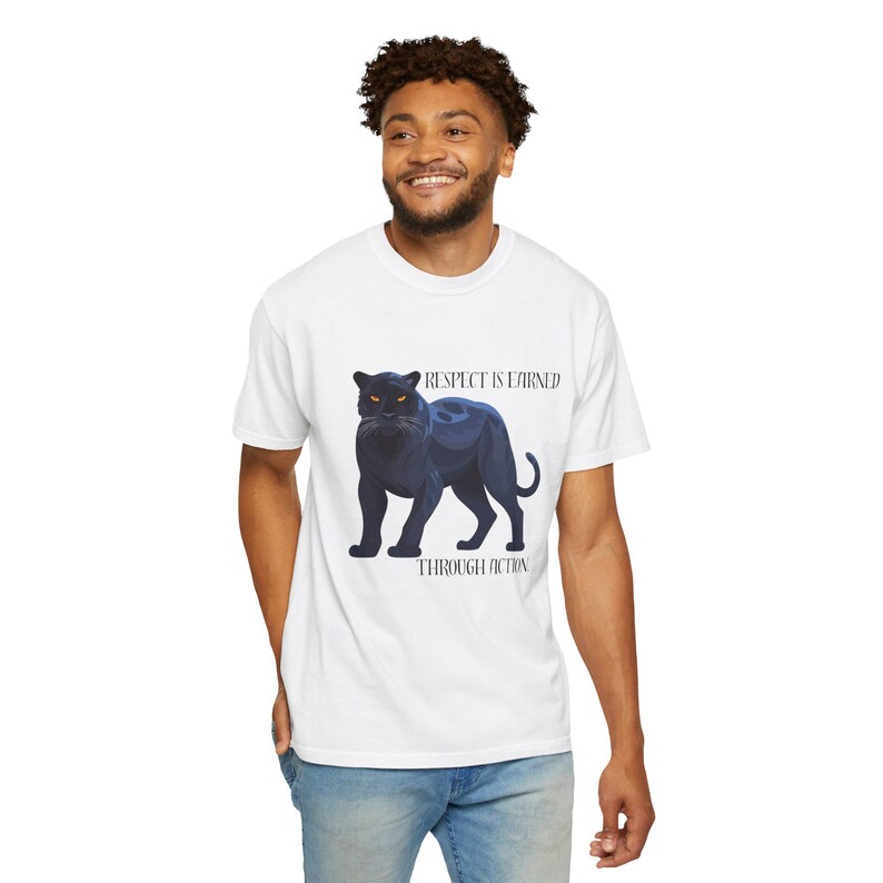 Camiseta unisex teñida con motivación: el respeto se gana con la acción imagen 6