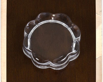 Scalloped Paperweight Frame | Glass Paperweights Designed to Display Images, Artwork, Crafts