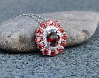 Collar de plata con flor de granate, colgante floral de gema natural, joyería nupcial, regalo de compromiso