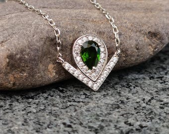 Collar de diópsido de plata con gotas de lluvia, colgante de gota de rocío hecho a mano, joyería Woodland