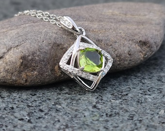 Collar de peridoto en plata de ley, colgante de doble ojo, amuleto de la suerte