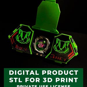 Puede incluir: Una caja impresa en 3D en verde y negro, con una tapa con bisagras, que revela un objeto metálico con detalles morados y verdes. La caja presenta un diseño estilizado de cabeza de animal en verde neón y rojo. El texto en la parte inferior dice "DIGITAL PRODUCT STL FOR 3D PRINT PRIVATE USE LICENSE."