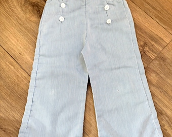 Vintage gestreifte Matrosenhose. Ziehen Sie den Stil an, geschlechtsneutral. Größe 3T. Süße Knöpfe!