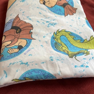 1997 Disney’s Hercules and the Hydra Twin Size Flat Sheet. Bardzo dobry stan.
