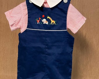 Conjunto de mono Jon Jon. Adorables animales bordados en la parte delantera. Talla 18-24 meses.