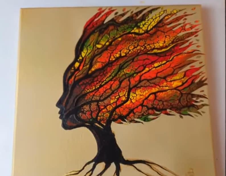 Puede incluir: Pintura abstracta sobre lienzo que representa un perfil de rostro con una estructura arb&oacute;rea. El rostro es negro y el follaje del &aacute;rbol es una mezcla de rojo, naranja, amarillo y verde. El fondo es de color beige claro.
