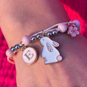 Regalo de Pascua para niños, Joyas personalizadas para niños, Pulsera con dije inicial, Joyas para niños, Joyas para niñas, Regalo para canasta de Pascua
