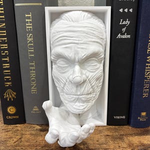 The Mummy Book Nook Shelf Decoration – Gothic Horror Bookshelf Insert | Spooky Bookend | Haunted Library Decor