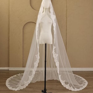 Mantilla Veil Lace Edge• White Ivory Veil for Wedding • Cathedral Bridal Veil With Comb • Classic Bride Vintage Embroidery Veil Appliques