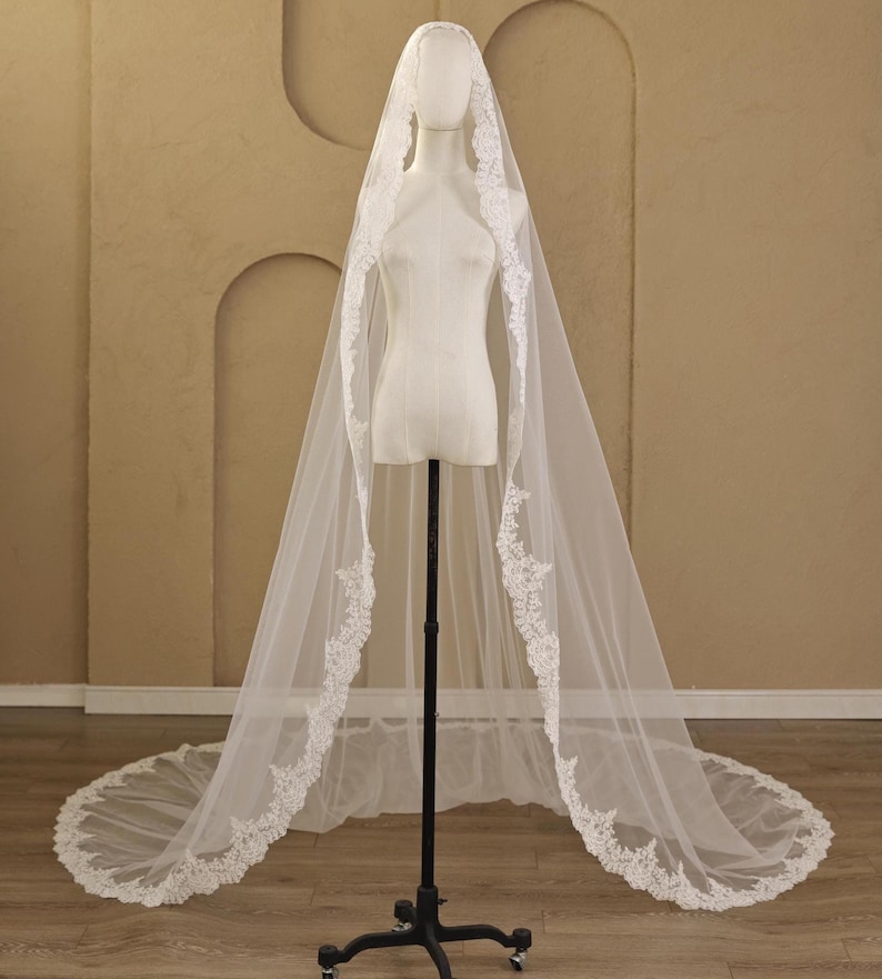 Mantilla Veil Lace Edge• White Ivory Veil for Wedding • Cathedral Bridal Veil With Comb • Classic Bride Vintage Embroidery Veil Appliques