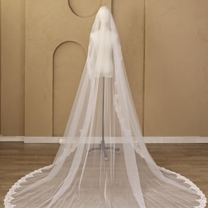 Velo Mantilla con Borde de Encaje • Velo Blanco Marfil para Boda • Velo de Novia Catedral con Peine • Velo Clásico de Novia con Apliques Bordados Vintage imagen 5
