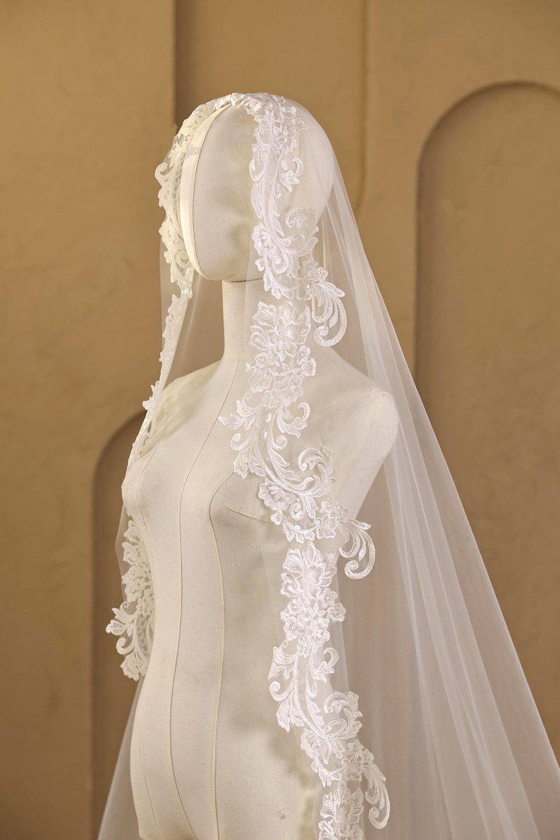 Mantilla Veil Lace Edge 1 Tier• Ivory Veil for Wedding • Cathedral Bridal Veil With Comb • Classic Floral Vintage Appliques Sequins Veil