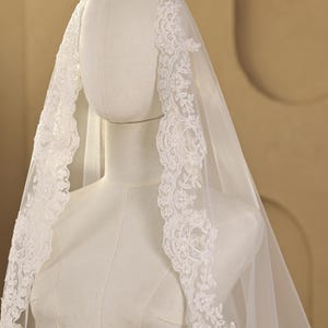 Velo Mantilla con Borde de Encaje • Velo Blanco Marfil para Boda • Velo de Novia Catedral con Peine • Velo Clásico de Novia con Apliques Bordados Vintage imagen 2