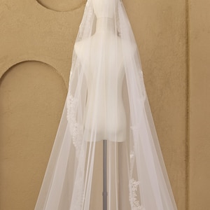 Velo Mantilla con Borde de Encaje • Velo Blanco Marfil para Boda • Velo de Novia Catedral con Peine • Velo Clásico de Novia con Apliques Bordados Vintage imagen 6