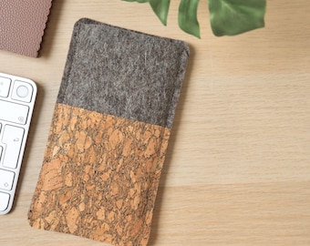 Filz Handyhülle mit Kork - Maßgefertigte Handytasche aus Wollfilz für alle Handymodelle