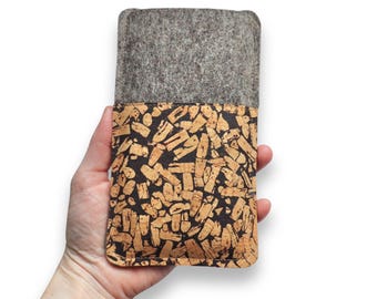 Handyhülle aus Kork mit Kaffee und Filz, feine Struktur, maßgeschneidert