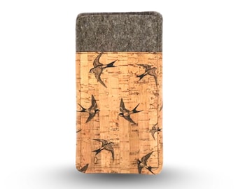 Handytasche / Handyhülle aus Filz und Kork mit Schwalben, maßgeschneidert für dein Handymodell