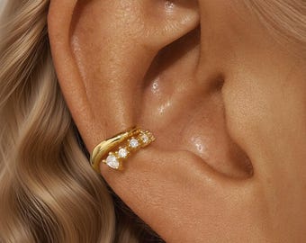 Pendiente de oreja de plata de ley con doble capa de cristal: elegante y delicado pendiente asimétrico con brillo.