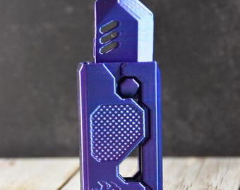 Gravity fidget knife