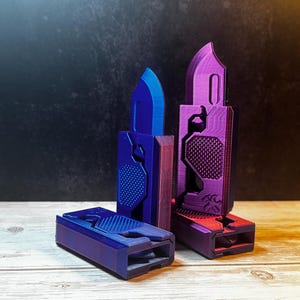 Gravity fidget knife