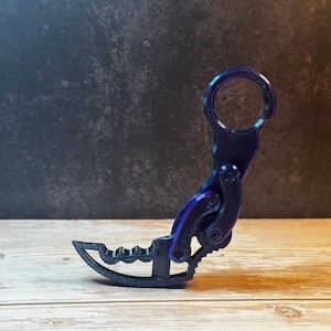 Color-Shifting Fidget Karambit: Stress Relief Toy with Free Pouch