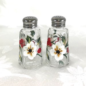 Salt and pepper set,white flowers,hand painted,gift idea