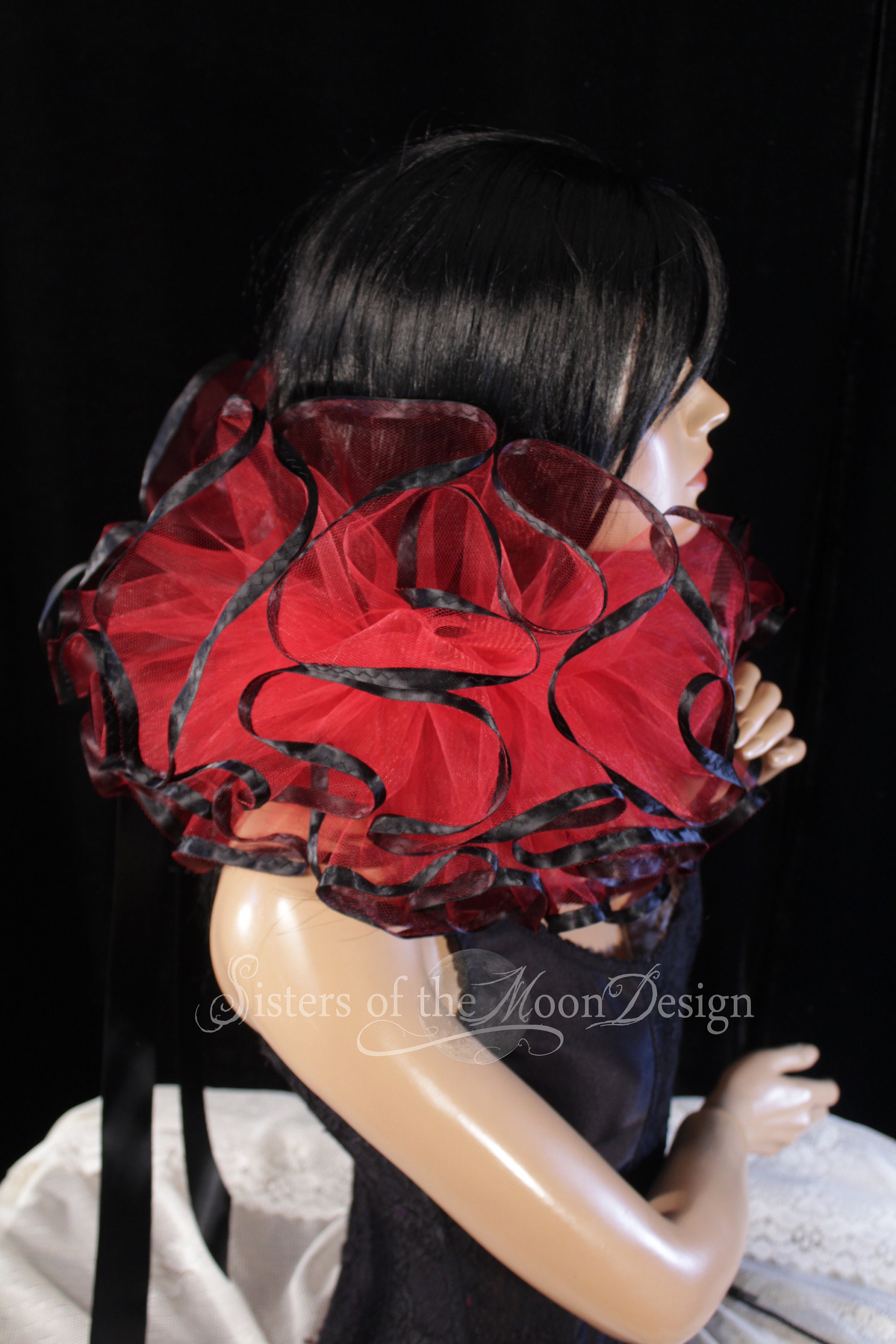 Destellos Red Ruffle Collar Nec main image 1