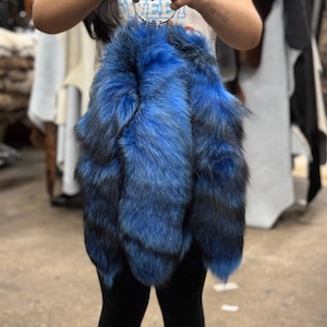 Handgefärbter blauer Fuchsschwanz - Boho Chic Accessoire