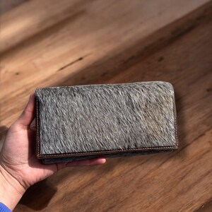 Western Chic: Cartera de piel de vaca para mujer