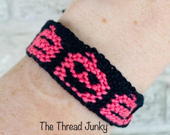 A Row of Hot Pink Pumpkins Friendship Bracelet