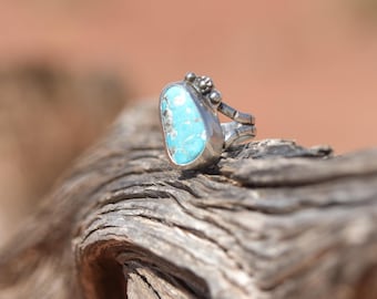 Blue Bisbee Turquoise silver handmade split ring size 7.5 US with embellishments
