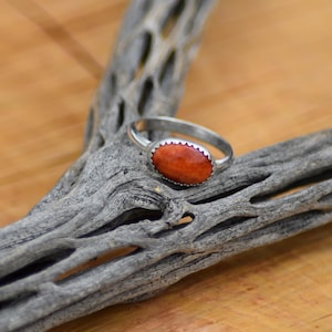 Orange spiny oyster oval shaped handmade serrated silver ring size 8.5 US
