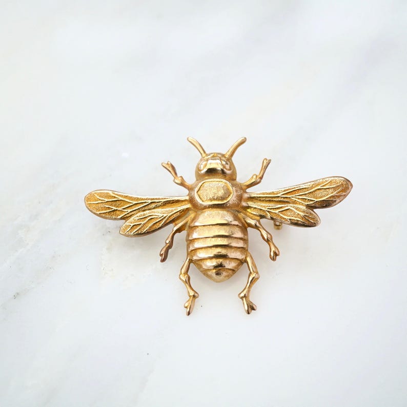 Bee brooch ,gift for bee lover, mothers day gift image 1