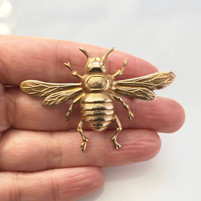 Bee brooch ,gift for bee lover, mothers day gift image 4