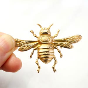 Bee brooch ,gift for bee lover, mothers day gift image 5