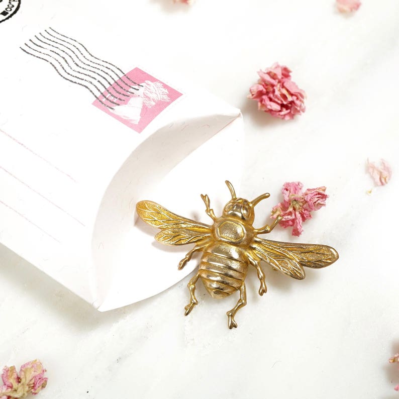 Bee brooch ,gift for bee lover, mothers day gift image 2