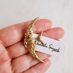 Swallow bird lapel pin image 3