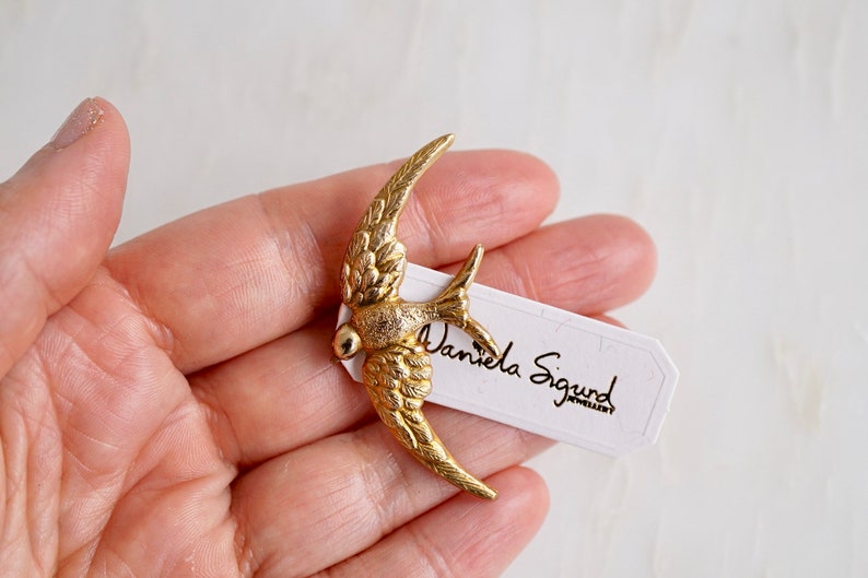 Swallow bird lapel pin image 3