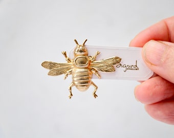 Bee lapel pin ,gift for bee lover, mothers day gift