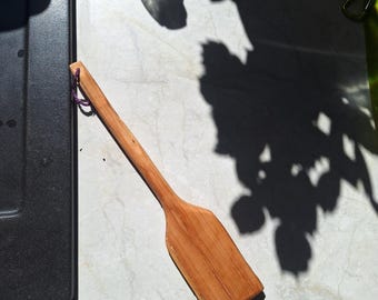 Espátula de madera tallada a mano
