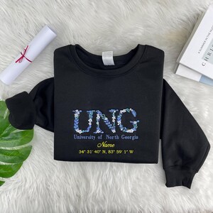 Sudadera con capucha o sudadera bordada con letras florales de Gildan, cuello redondo universitario personalizado con letras griegas, suéter para escuela secundaria